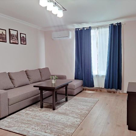 Renovated 1 Bedroom With King Size Bed In Kentron Erivan Exterior foto