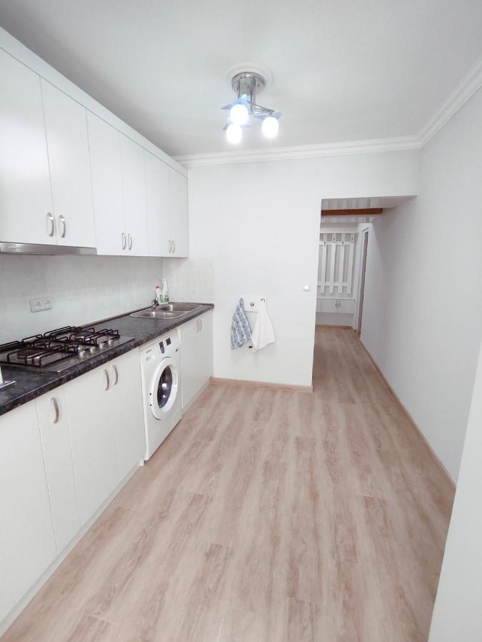 Renovated 1 Bedroom With King Size Bed In Kentron Erivan Exterior foto