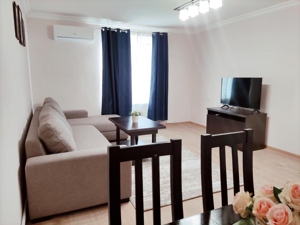 Renovated 1 Bedroom With King Size Bed In Kentron Erivan Exterior foto