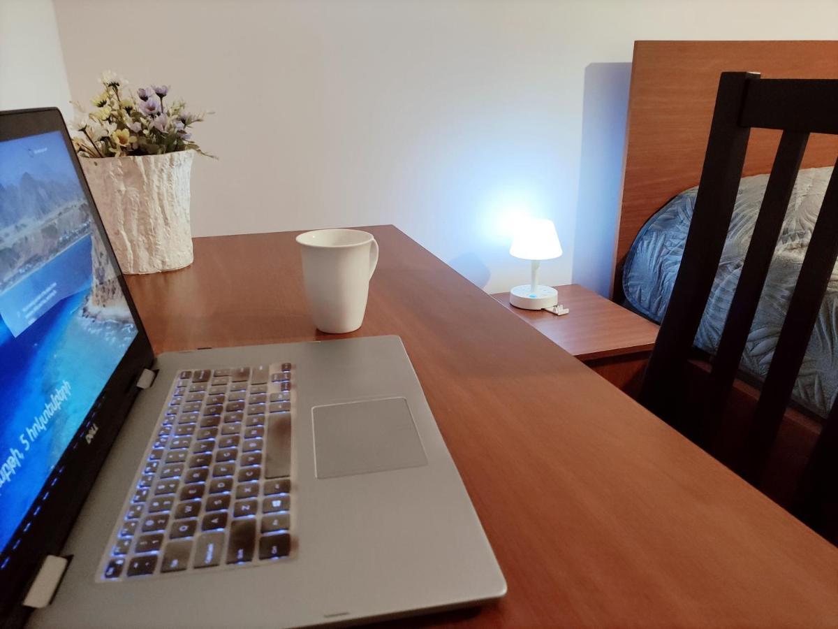 Renovated 1 Bedroom With King Size Bed In Kentron Erivan Exterior foto